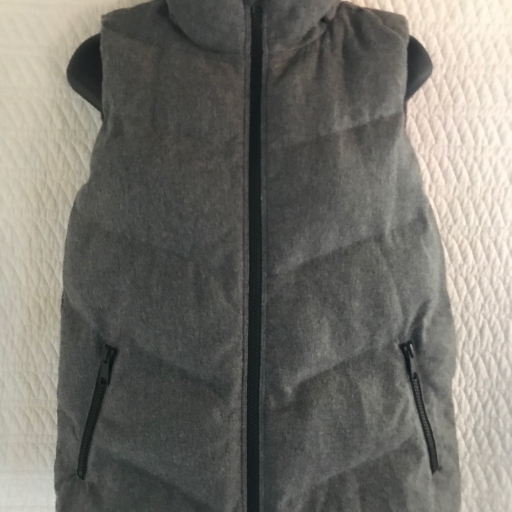 Gap gray puffer vest